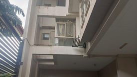 4 Bedroom House for sale in Kapitolyo, Metro Manila