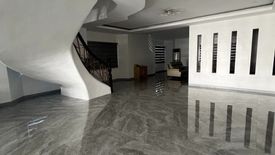 7 Bedroom House for sale in Moonwalk, Metro Manila