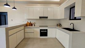 4 Bedroom House for sale in Bel-Air, Metro Manila