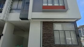 3 Bedroom Townhouse for sale in Central, Metro Manila