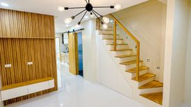 4 Bedroom House for sale in Almanza Uno, Metro Manila