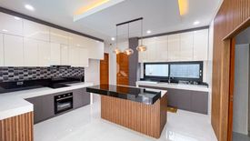 6 Bedroom House for sale in Cupang, Metro Manila