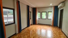 5 Bedroom House for rent in Urdaneta, Metro Manila near MRT-3 Buendia