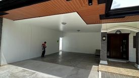 4 Bedroom House for rent in Urdaneta, Metro Manila near MRT-3 Buendia