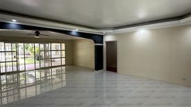 4 Bedroom House for rent in Urdaneta, Metro Manila near MRT-3 Buendia