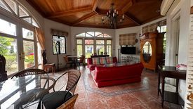 4 Bedroom House for sale in Moonwalk, Metro Manila