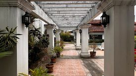 4 Bedroom House for sale in Moonwalk, Metro Manila