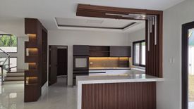 6 Bedroom House for sale in Poblacion, Metro Manila