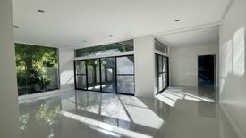 4 Bedroom House for sale in Almanza Dos, Metro Manila