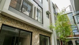 5 Bedroom Townhouse for sale in Pasadeña, Metro Manila near LRT-2 Gilmore