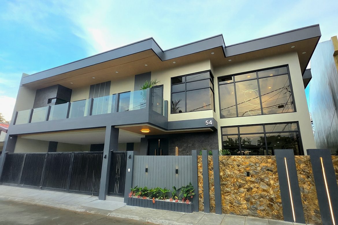 For Sale: Brand New Luxury Furnished House With Home Theater in BF Resort Village Las Piñas City