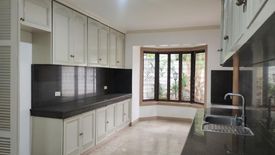 4 Bedroom House for rent in Bel-Air, Metro Manila