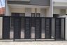 Rumah dijual dengan 5 kamar tidur di Klampis Ngasem, Jawa Timur