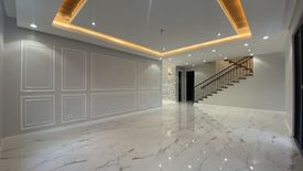 House for sale in Almanza Dos, Metro Manila