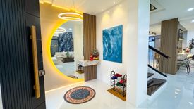 5 Bedroom House for sale in Talon Dos, Metro Manila