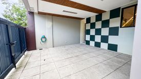 5 Bedroom House for sale in Talon Dos, Metro Manila