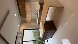 5 Bedroom House for sale in Almanza Uno, Metro Manila