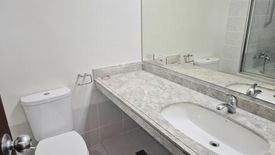 2 Bedroom Condo for rent in San Lorenzo, Metro Manila near MRT-3 Ayala