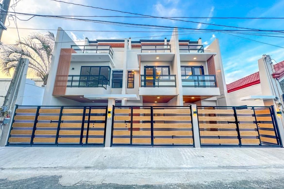 5 BEDROOMS 3 Storey Townhouse in Pilar Village Las Pinas
