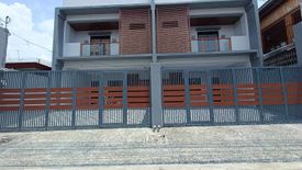 5 Bedroom House for sale in Manuyo Dos, Metro Manila