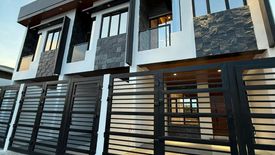 4 Bedroom Townhouse for sale in Manuyo Dos, Metro Manila