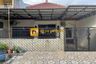 Rumah dijual dengan 5 kamar tidur di Waru, Jawa Timur