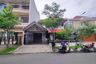 Rumah dijual dengan 5 kamar tidur di Dukuh Sutorejo, Jawa Timur