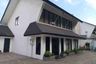 Rumah disewa dengan 4 kamar tidur di Kebayoran Baru, Jakarta
