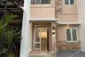 Townhouse dijual dengan 3 kamar tidur di Benda Baru, Banten