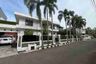 Rumah dijual dengan 8 kamar tidur di Kebayoran Lama Selatan, Jakarta