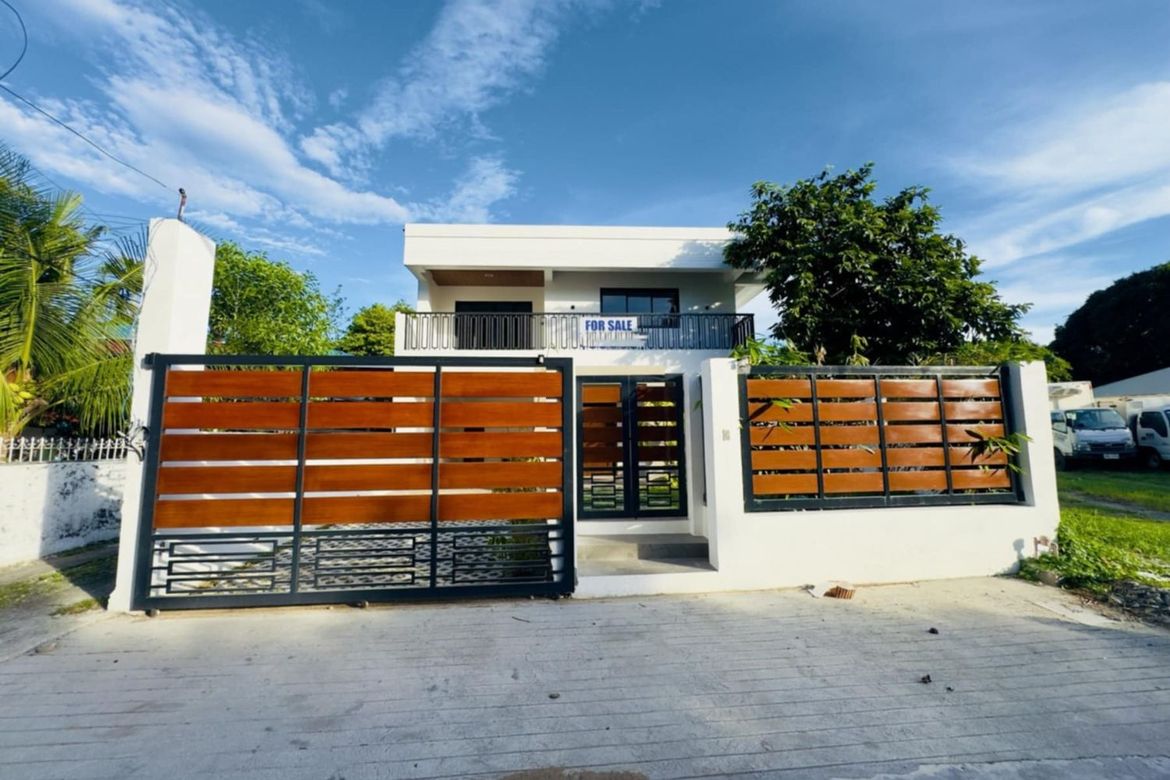 FOR SALE ELEGANT MODERN 2 STOREY HOUSE IN PARAÑAQUE