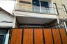 Rumah dijual dengan 4 kamar tidur di Utan Kayu Selatan, Jakarta