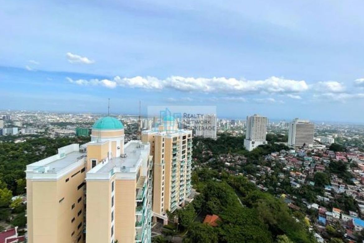 Cozy Newly Renovated Two Bedrooms Viewing Mountain and City in Citylights Garden