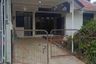 Rumah disewa dengan 4 kamar tidur di Karawaci, Banten