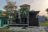 Rumah disewa dengan 4 kamar tidur di Laweyan, Jawa Tengah