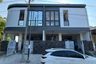 Rumah dijual dengan 15 kamar tidur di Wiyung, Jawa Timur