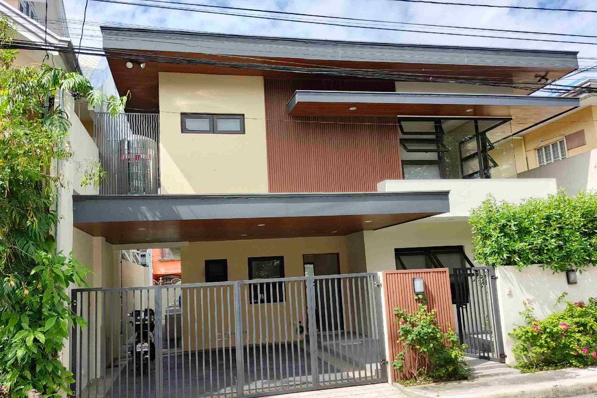 4BR RFO FOR SALE in Las Piñas City, neat Southville Academy