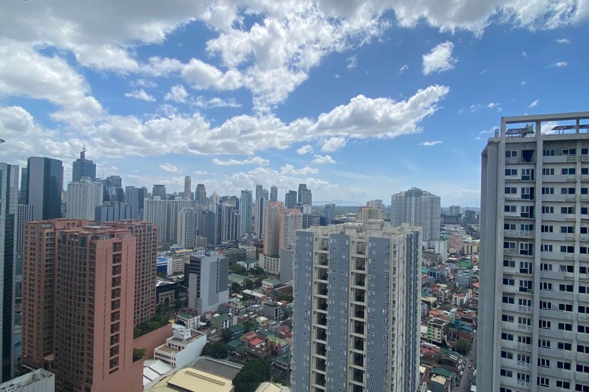 Rent to own 3 Bedroom Condo Unit for sale in San Antonio Residence Makati CBD