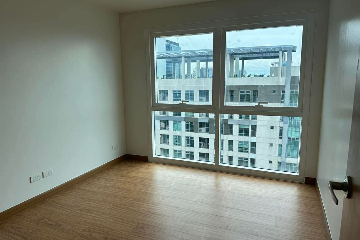 RUSH SALE! Madison Parkwest 3 bedroom condo for sale in BGC