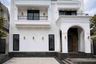 4 Bedroom House for sale in Oro-Oro Ombo, East Java