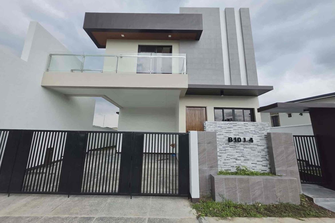 Luxury 5BR House for Sale in Orchard Golf & Country Club, Dasmariñas Cavite | RFO