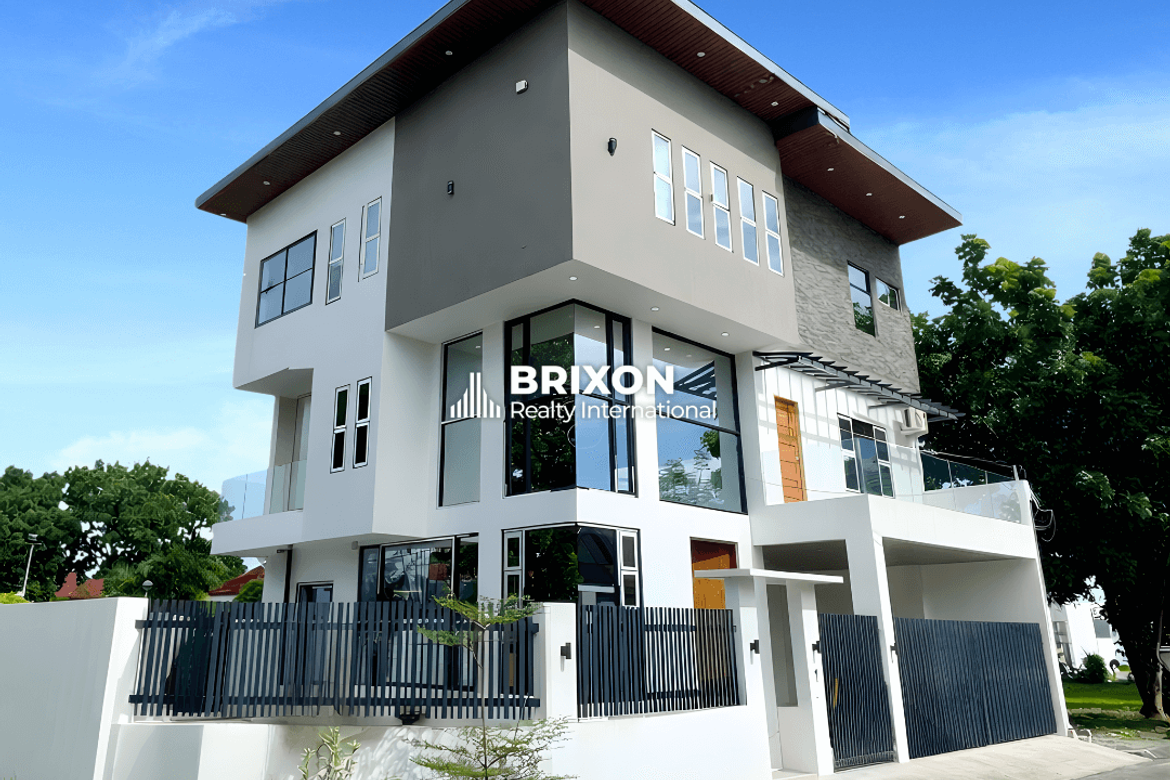 3-Storey Modern Dream House Near Marquee Mall For Sale
