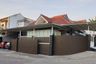 Rumah dijual dengan 5 kamar tidur di Made, Jawa Timur