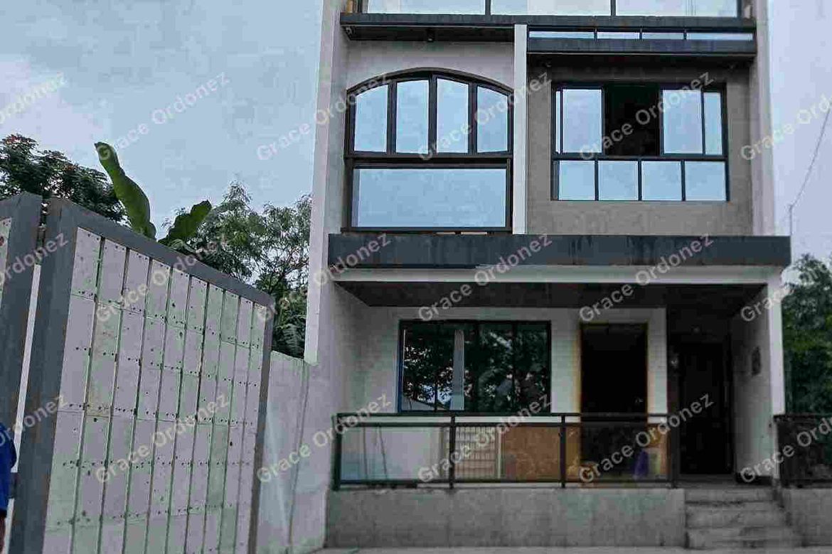 With Antipolo Viewdeck House & Lot Sale