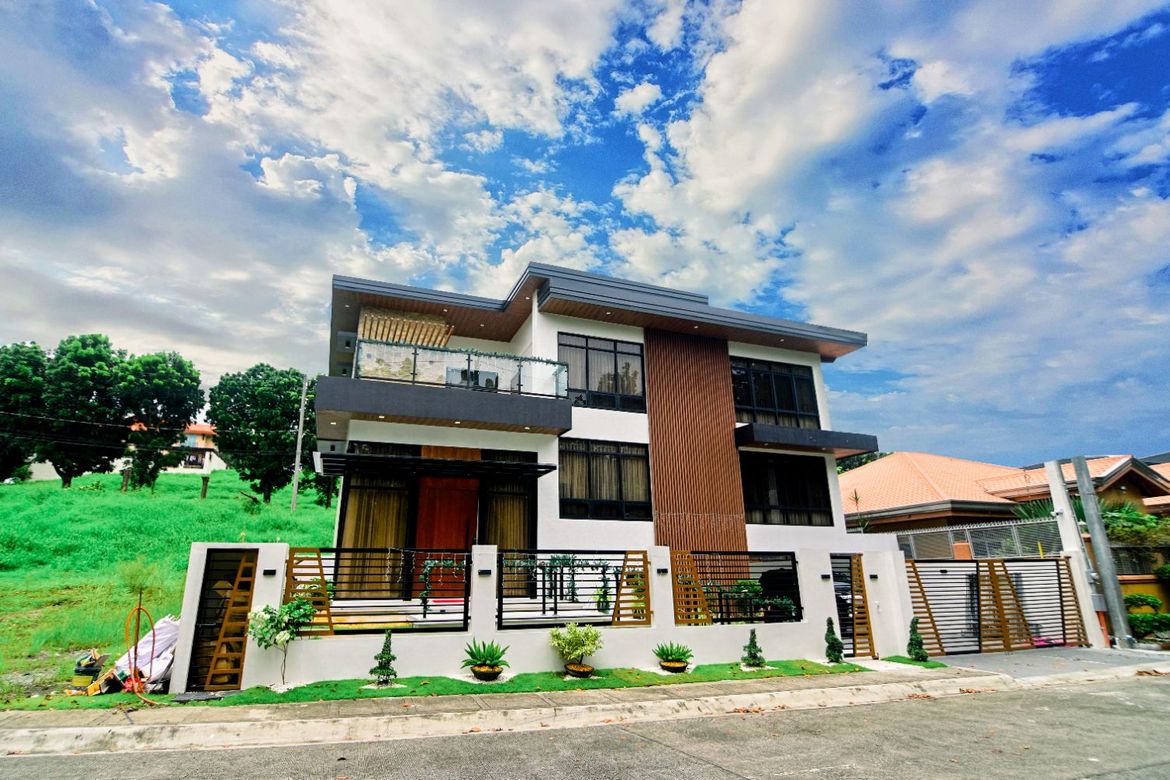 FOR SALE: Luxury House and Lot in Manila Southwoods Golf and Country Club