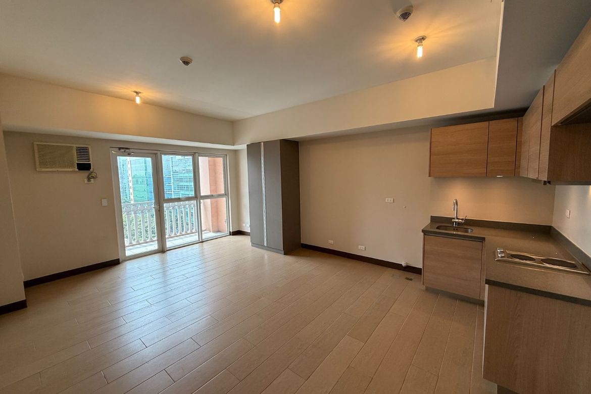 Rent to own Studio Condo Unit For Sale in St. Mark Residences McKinley Hill Taguig near Enderun