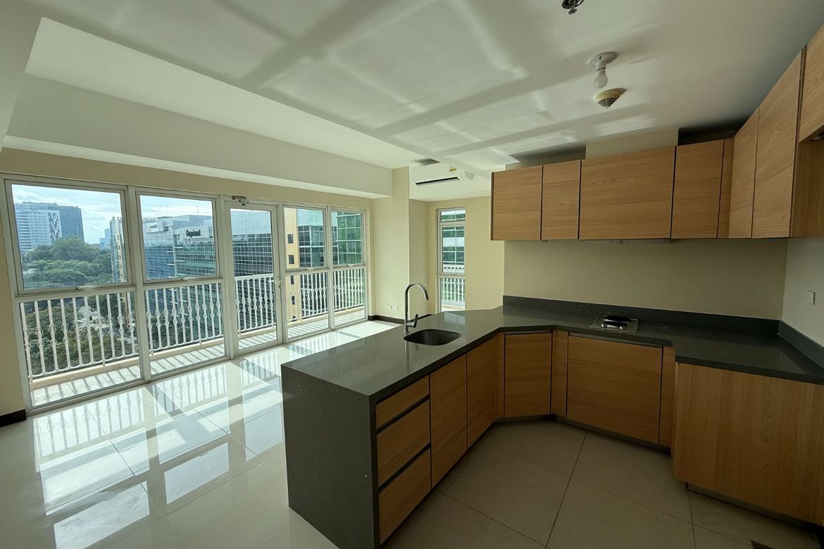 Rent to Own 1 Bedroom Condo For Sale in St. Mark Residences McKinley Hill Taguig beside Venice Mall