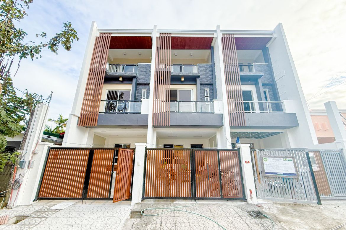 ⚜️BEAUTIFUL MODERN 3 STOREY BRAND NEW TOWNHOUSE⚜️ FOR SALE IN PILAR VILLAGE LAS PINAS CITY