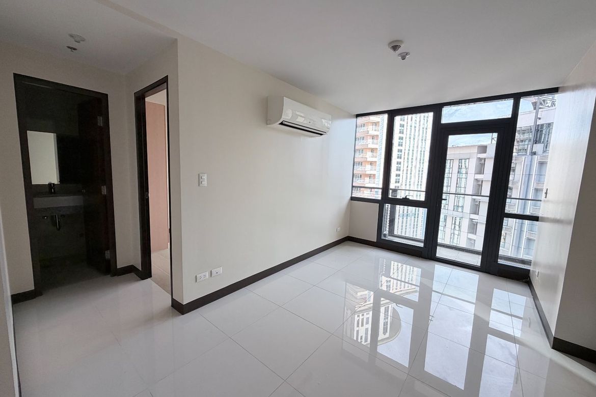 Rent to Own 1 Bedroom Condo For Sale in Florence McKinley Hill Taguig near Enderun