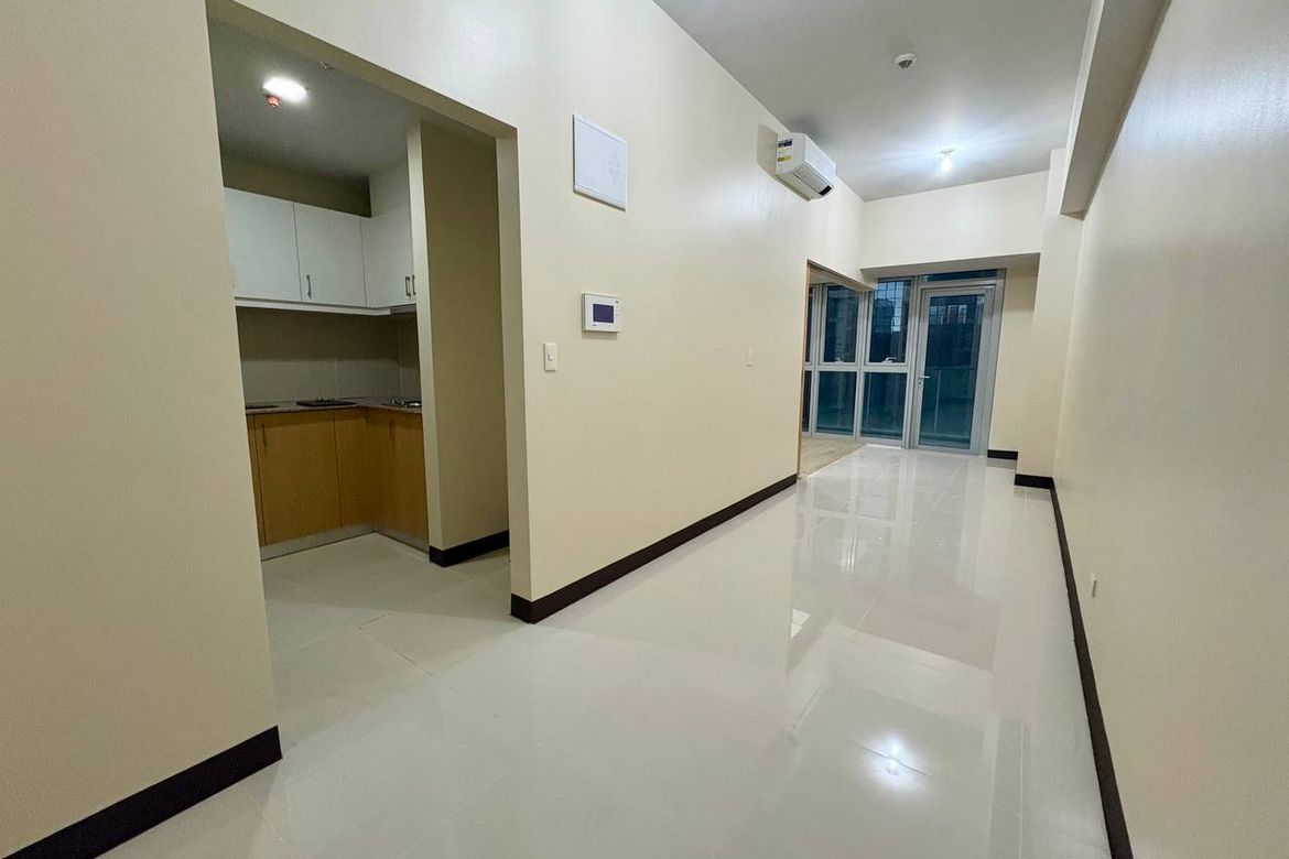 Hot New Listing 1 Bedroom Rent to Own Condo For Sale in Uptown Parksuites BGC Taguig facing Mitsukoshi Mall